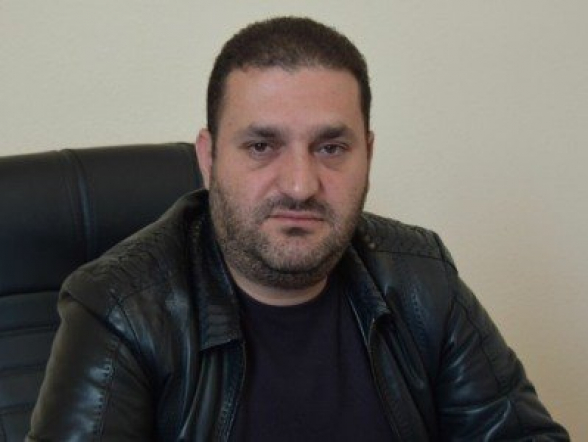 Заместителю мэра Гориса Менуа Овсепяну в Следственном комитете нанесли телесные повреждения